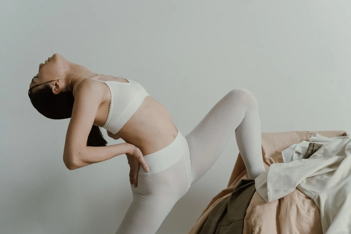 Illustrative bodywork, movement or back-awareness photograph